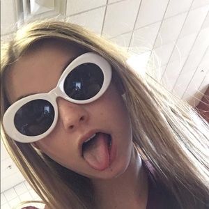 Meet your Posher, Abi